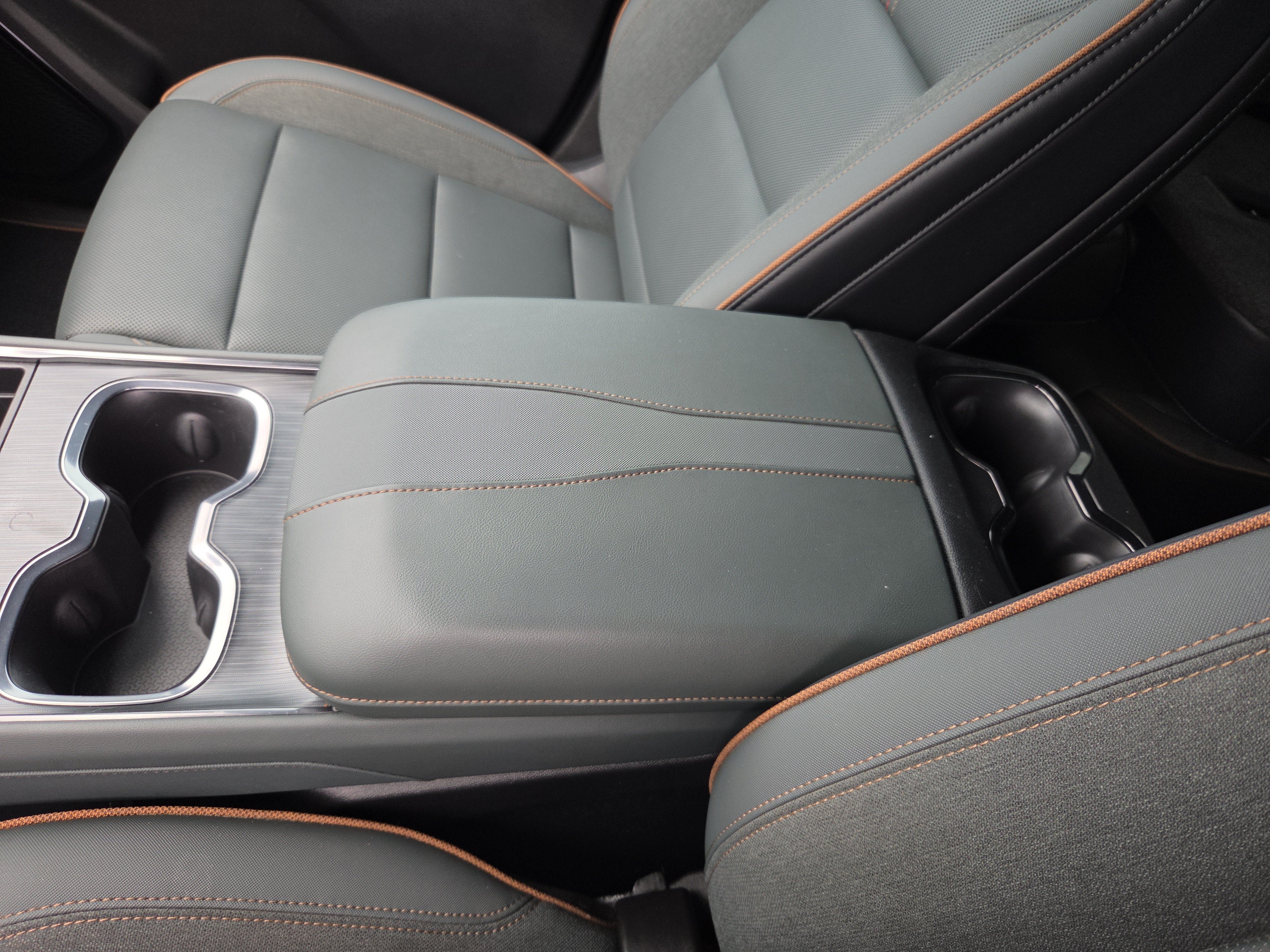 2024 GMC Acadia AT4
