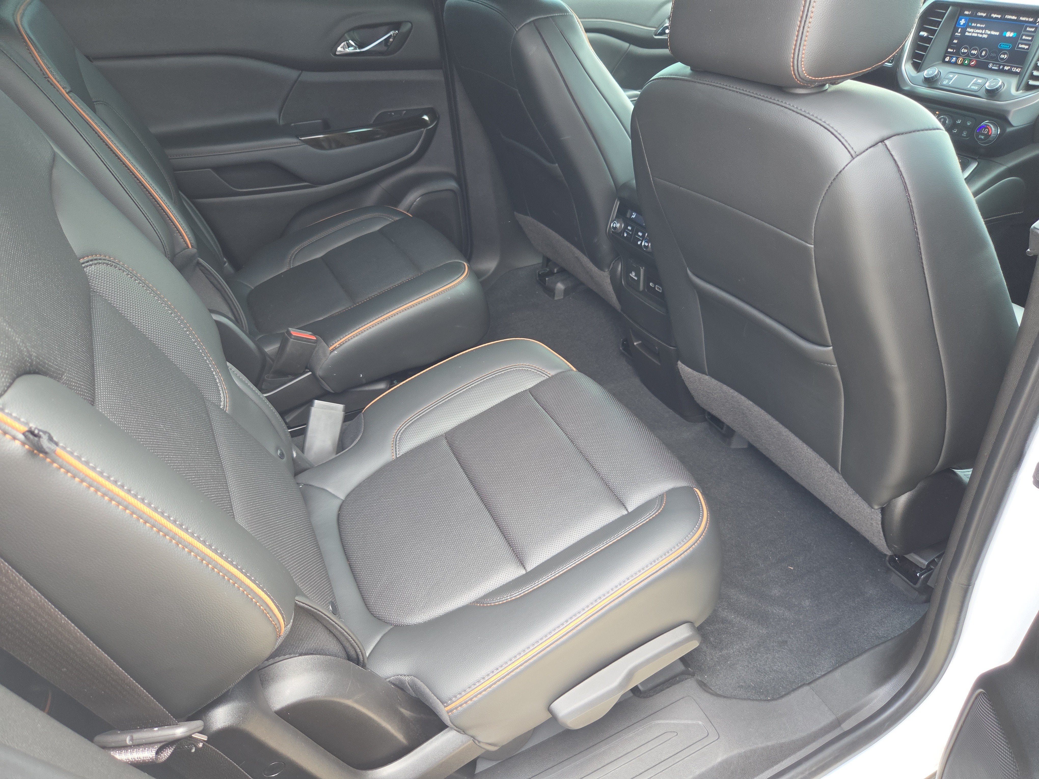 2022 GMC Acadia AT4