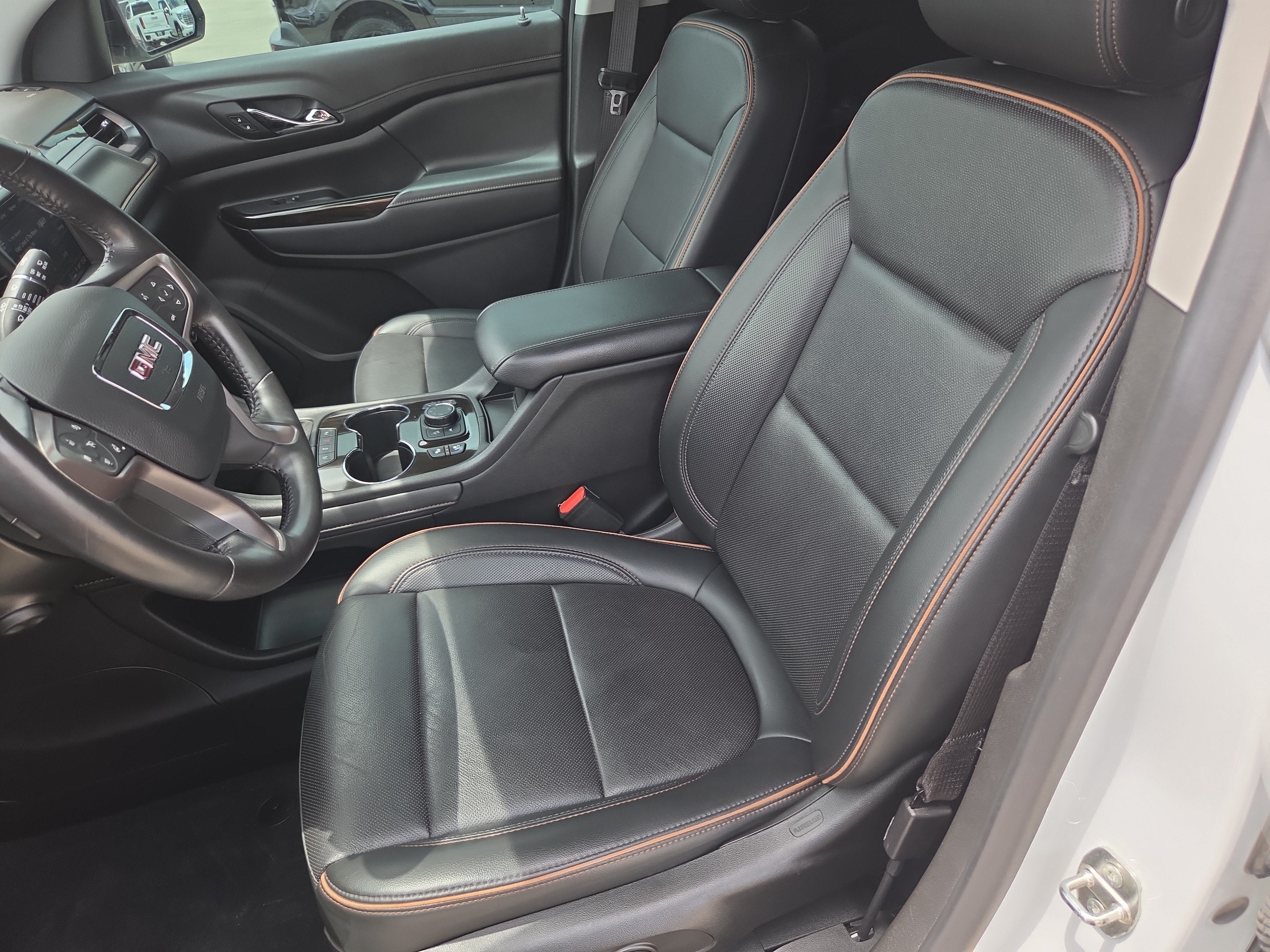 2022 GMC Acadia AT4