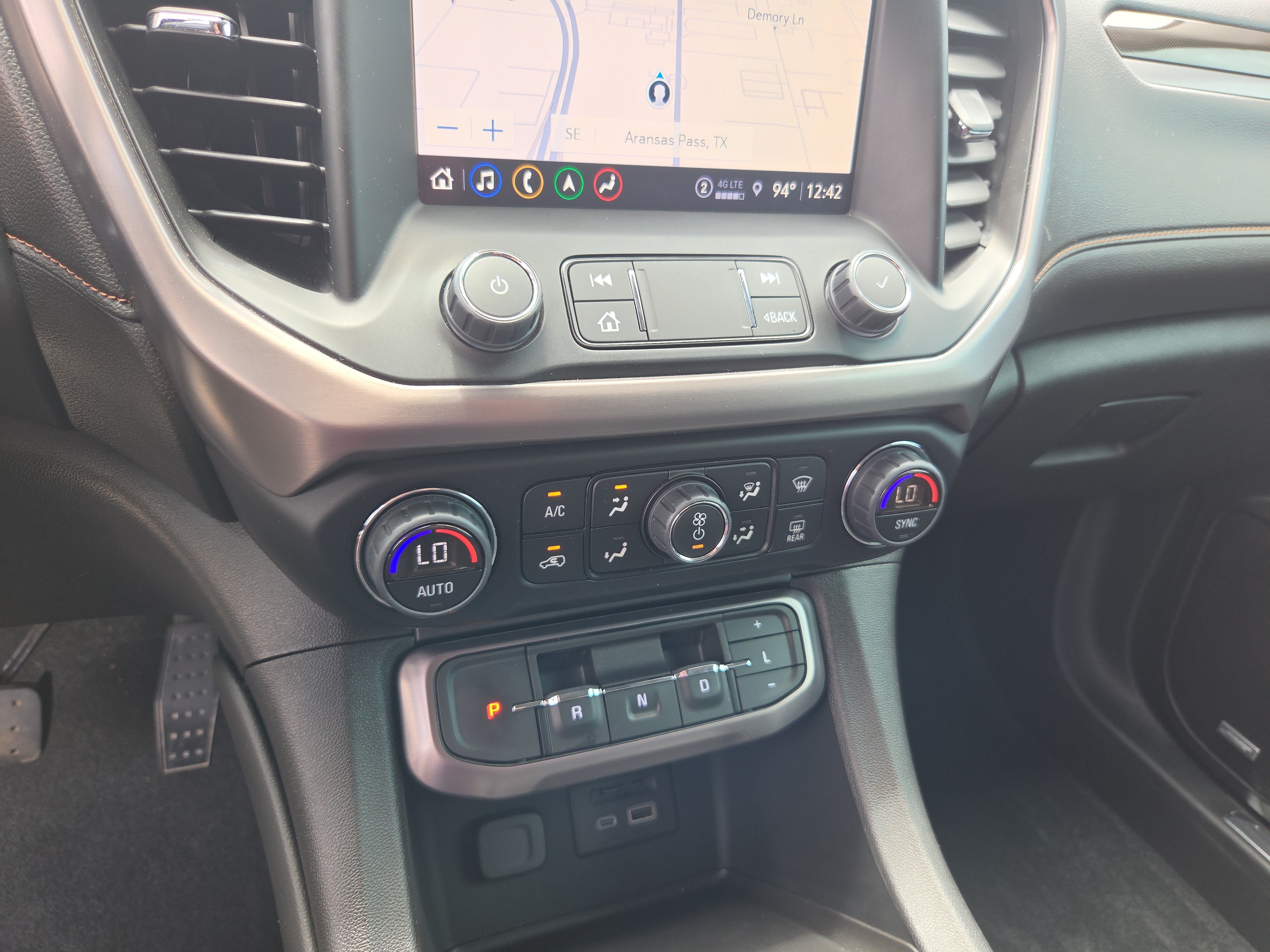 2022 GMC Acadia AT4