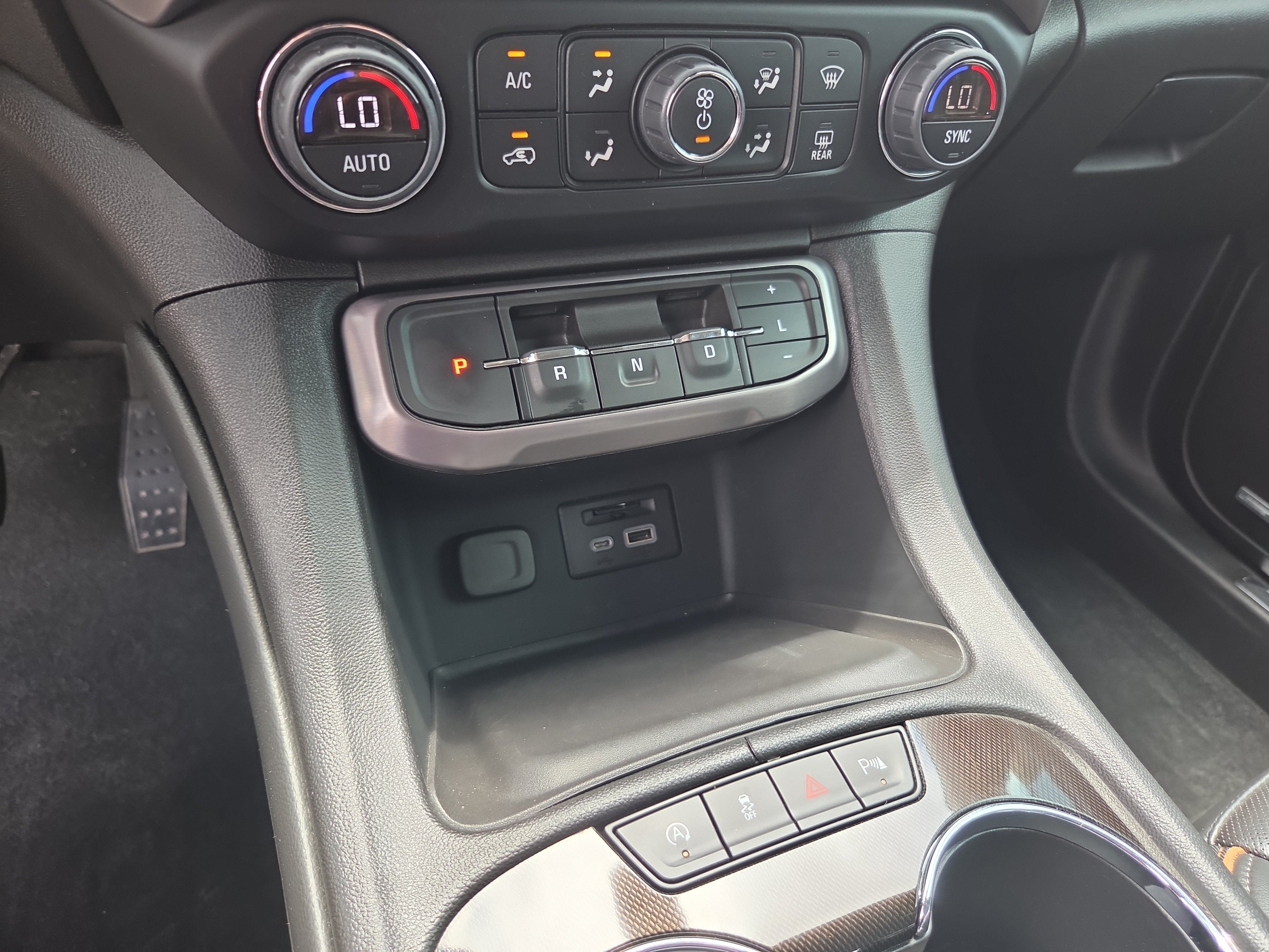 2022 GMC Acadia AT4