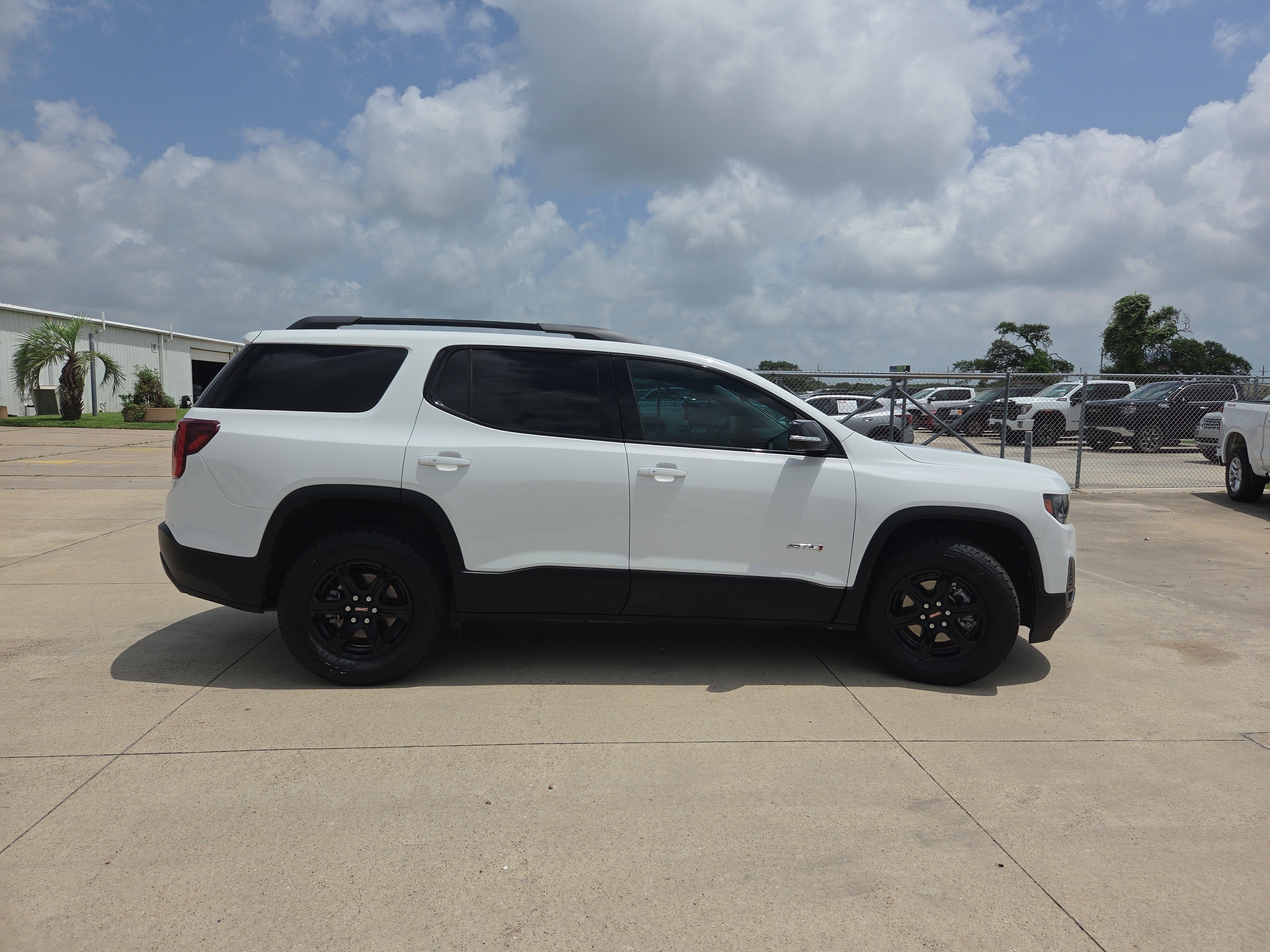 2022 GMC Acadia AT4