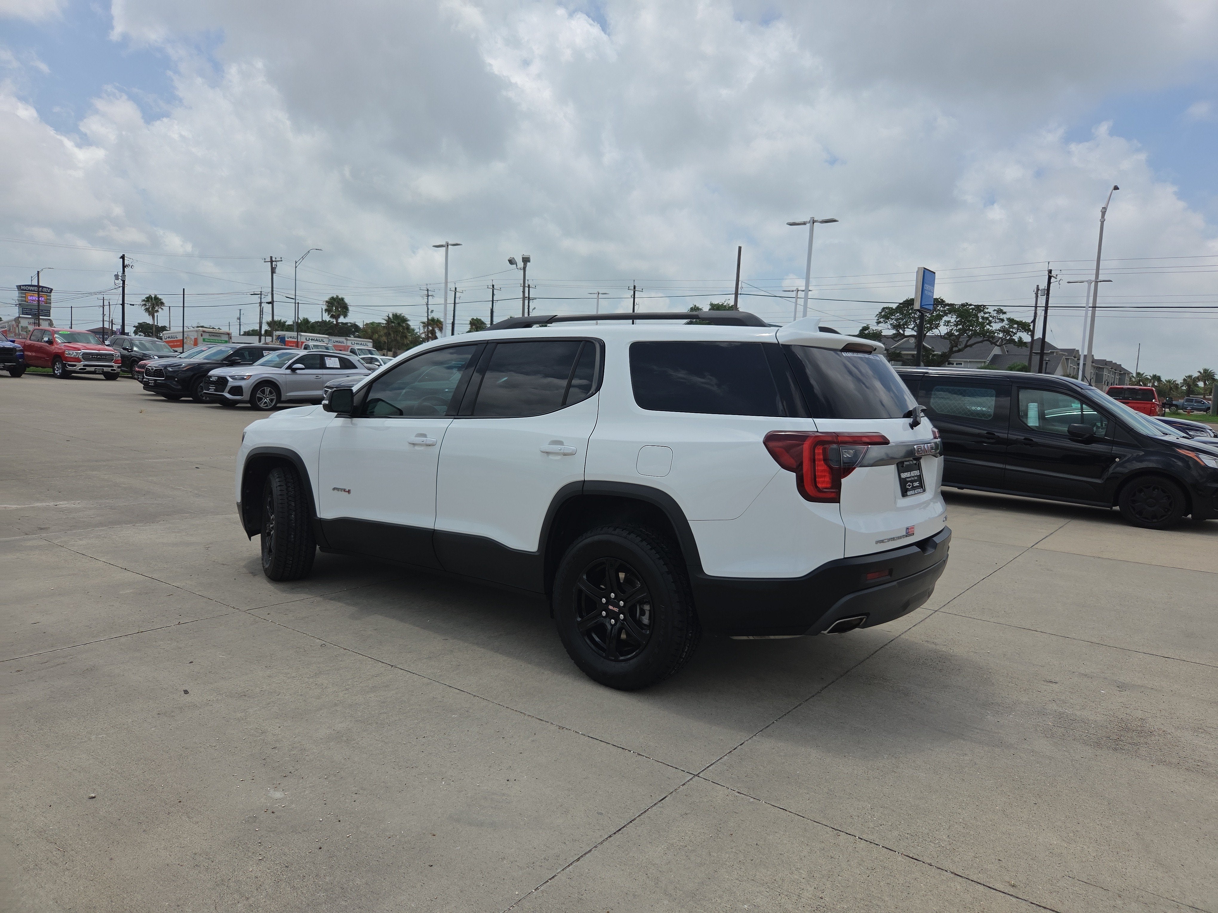 2022 GMC Acadia AT4