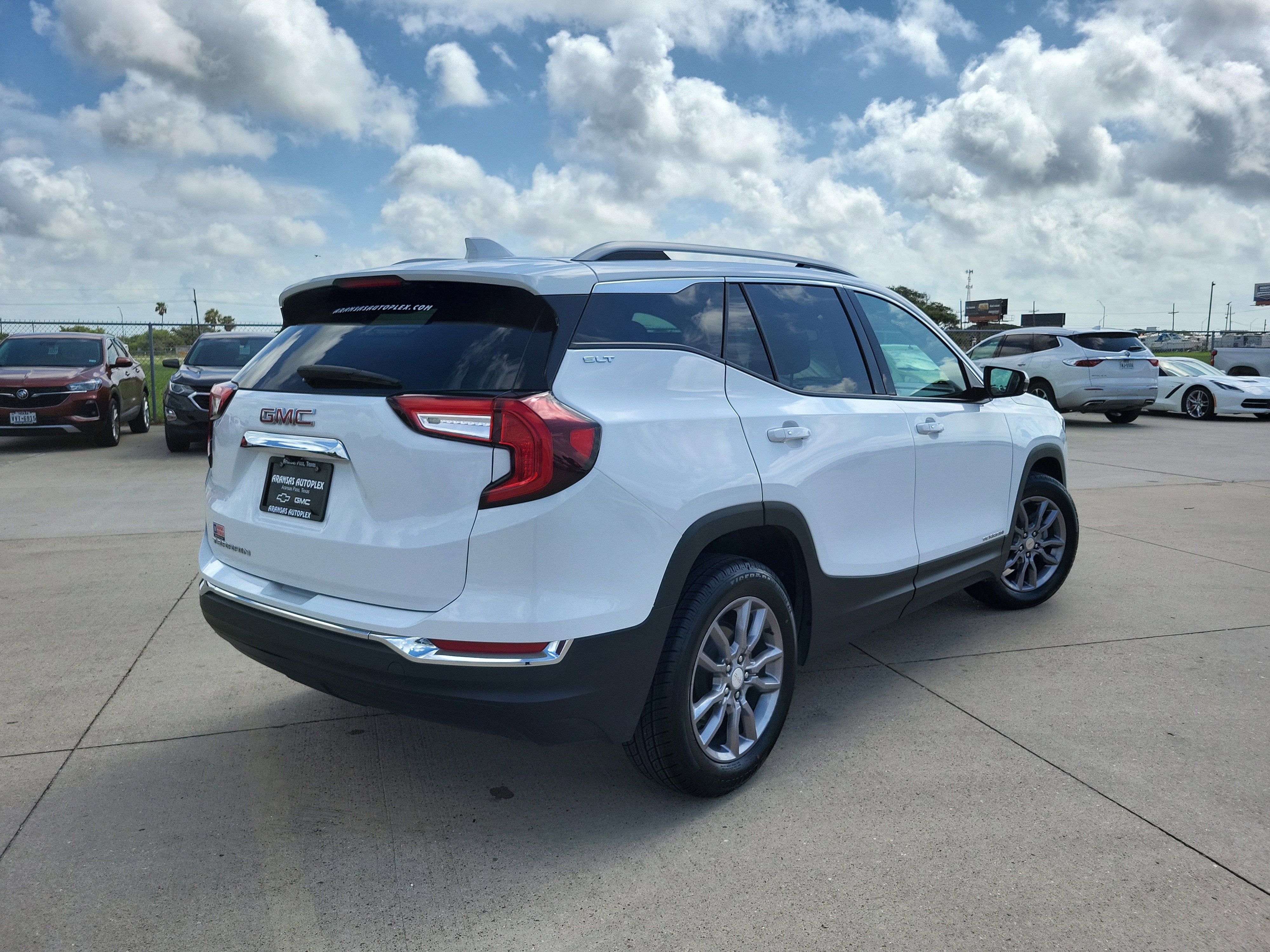 2024 GMC Terrain SLT