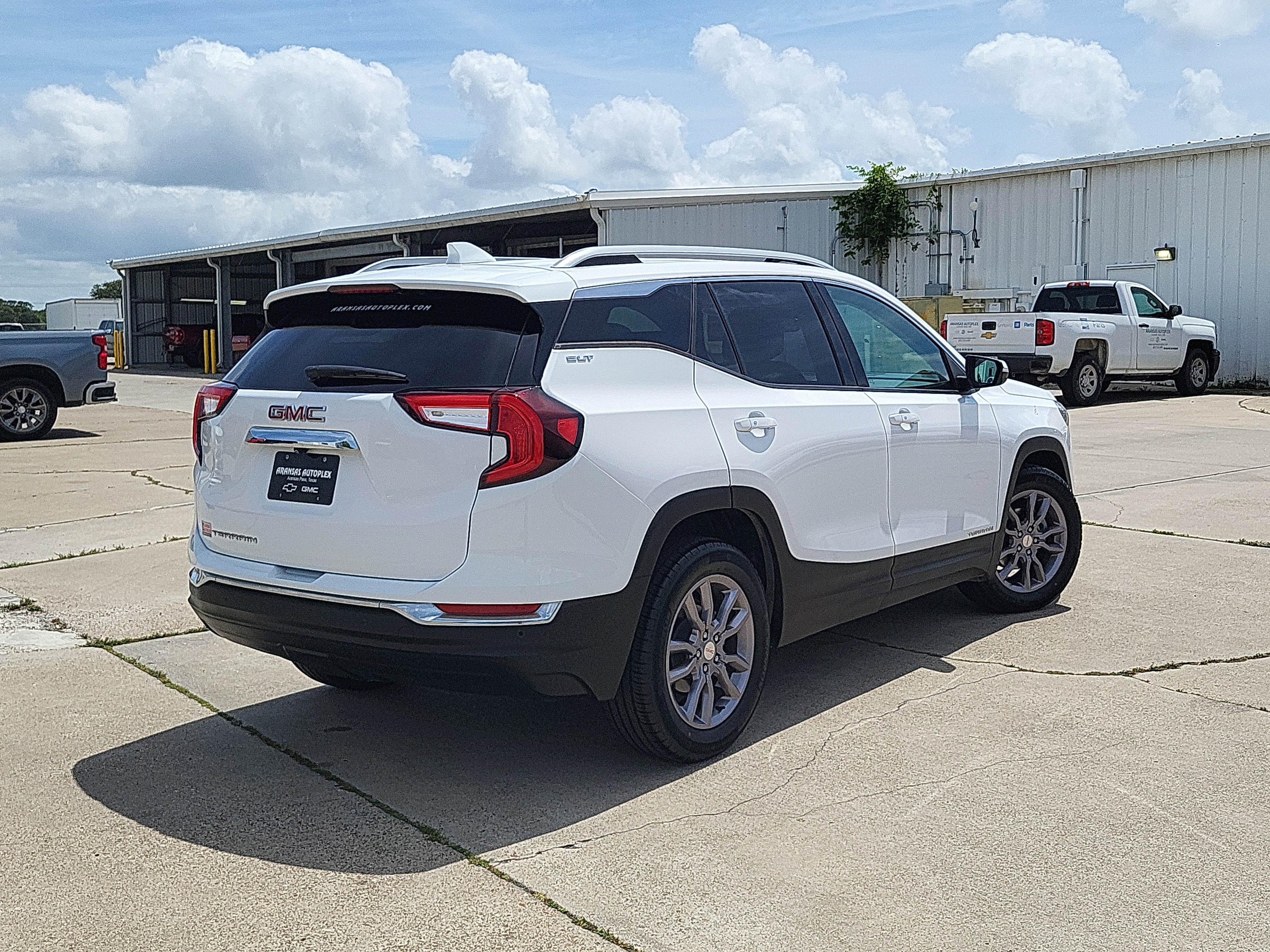 2023 GMC Terrain SLT