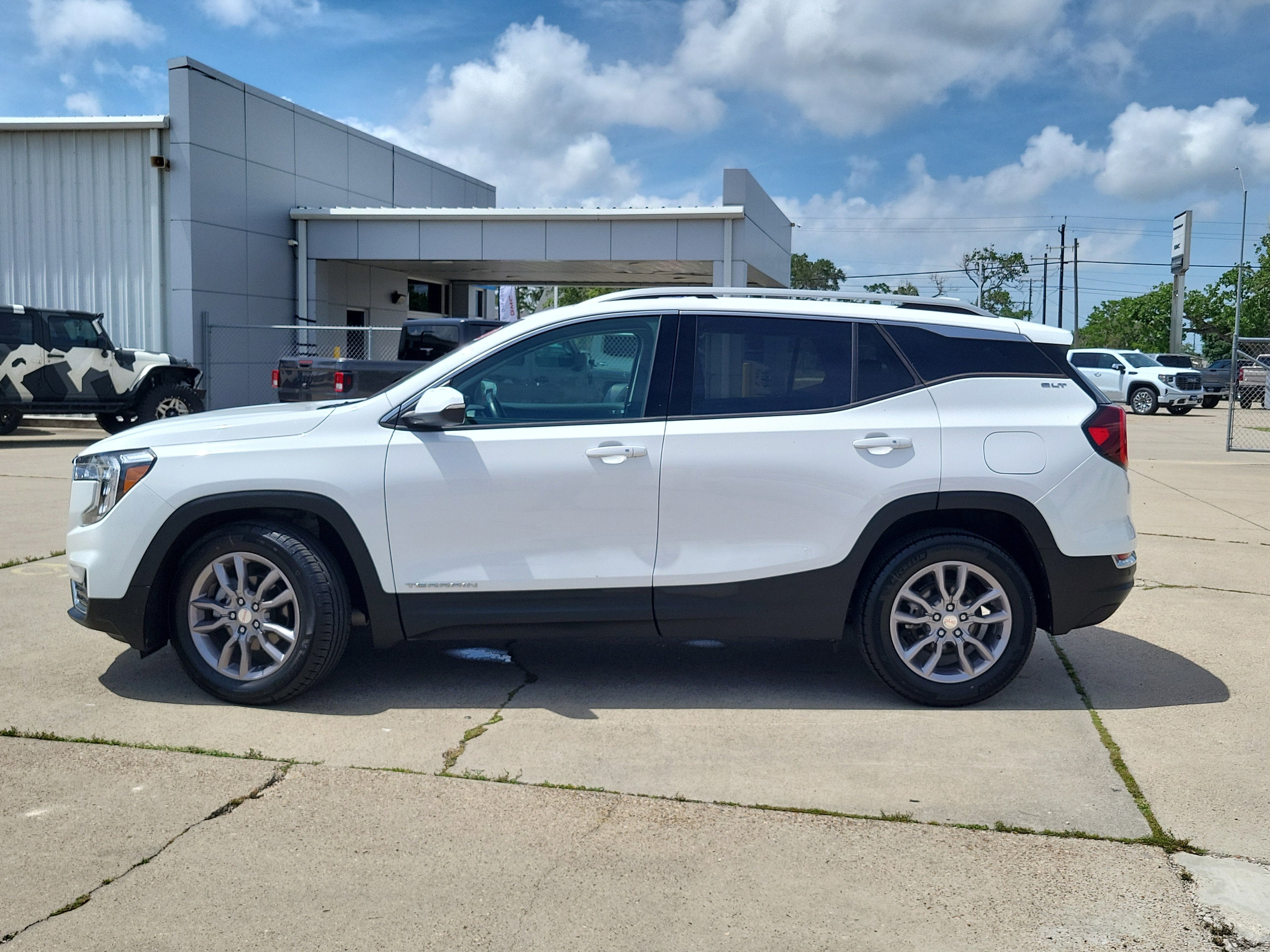 2023 GMC Terrain SLT