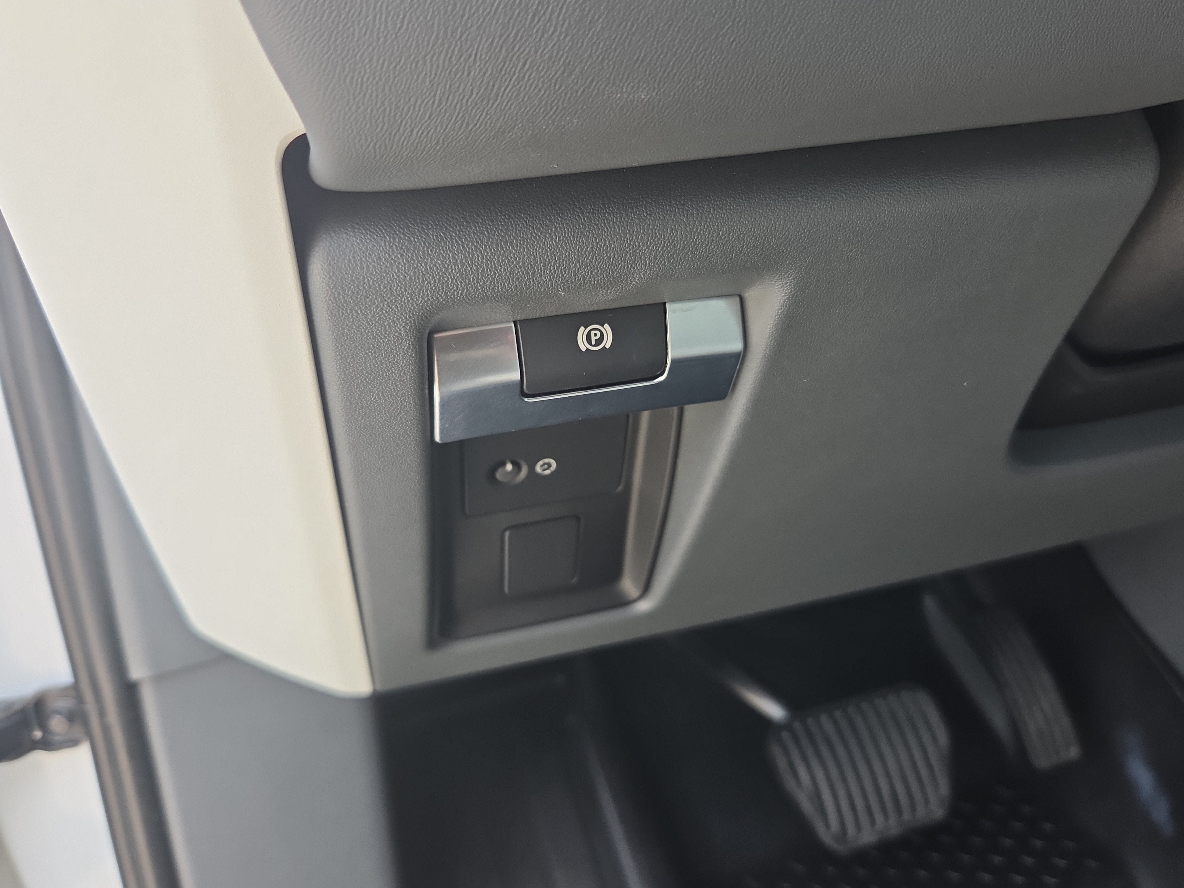 2023 Land Rover Defender First Edition